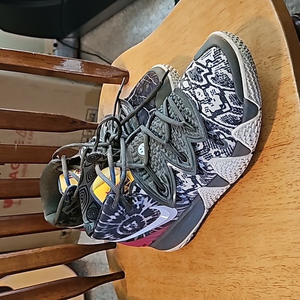 Men's basketball sneakers kyrie